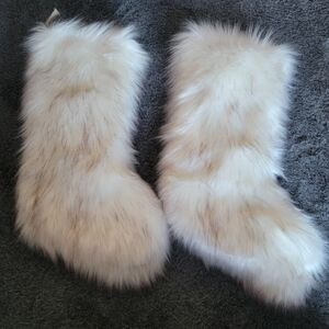 Threshold White Faux Fur Stocking Set
